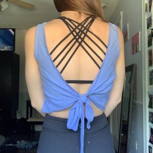 🌸 Lululemon crop top